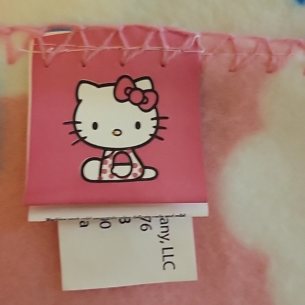 HELLO Kitty fleece blanket approx. 40 x 50.  Like new By Sanrio 2013 plush throw